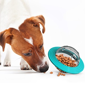 planet-treat-dispensing-slow-feeder-flying-disc-for-dogs-image-02